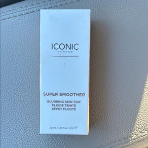 ICONIC London Super Smoother Blurring Skin Tint - White